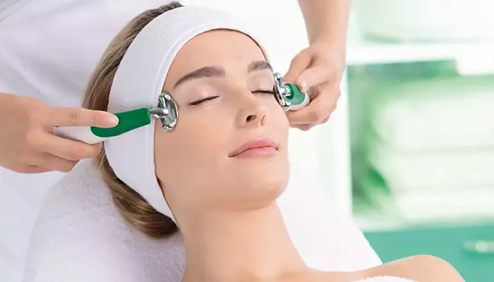 ماساژ چشم برای درمان سیاهی دور چشم