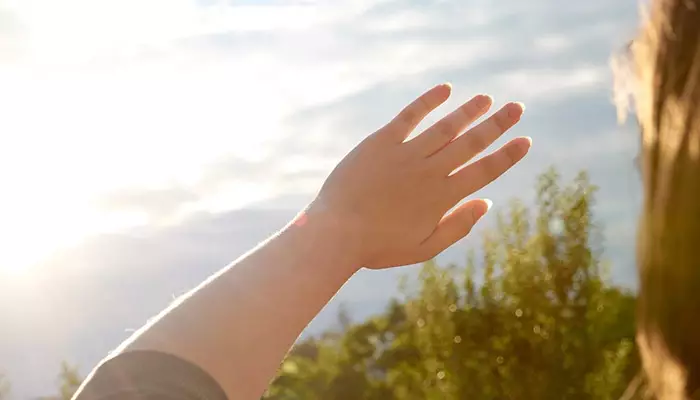 تابش نور خورشید علت سیاهی دور چشم