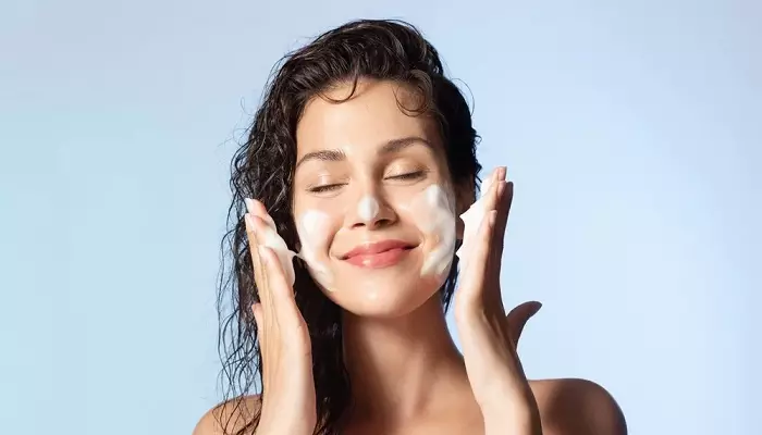 فوم شستشوی صورت پوست خشک