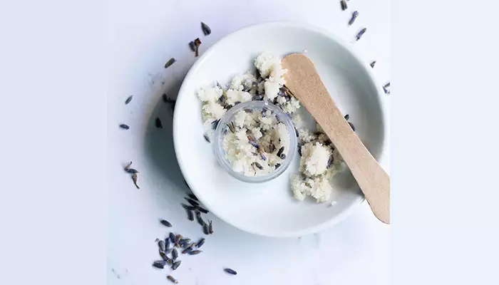 طرز تهیه اسکراب لب خانگی