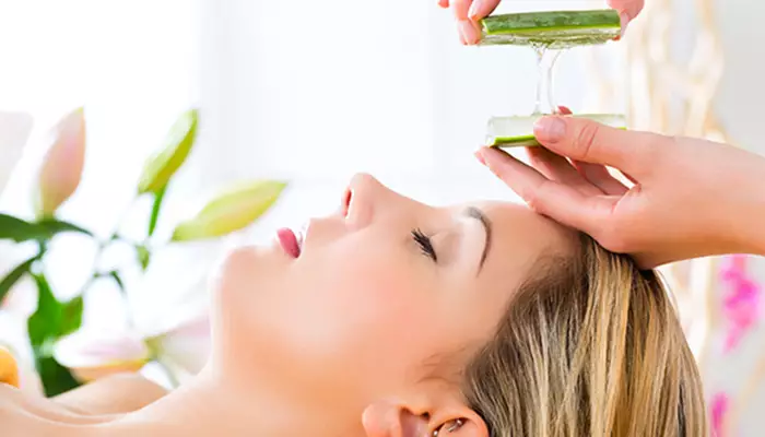آبرسانی پوست در خانه با ماسک آلوئه ورا
