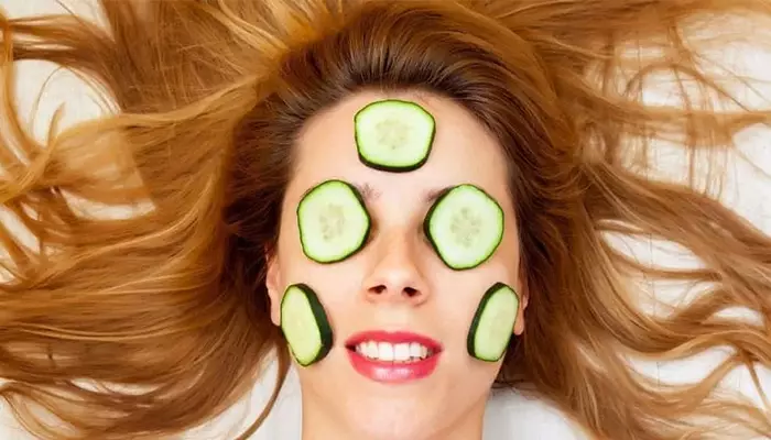 آبرسانی پوست در خانه با پوست خیار